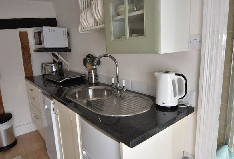 مبيت وإفطار The Abbey Hotel & Apartments