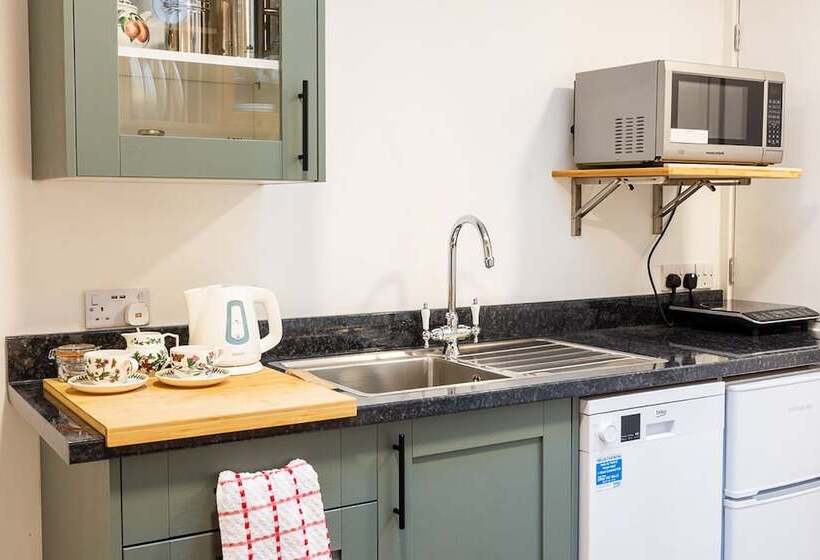 مبيت وإفطار The Abbey Hotel & Apartments