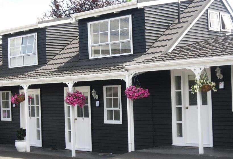 Cottage Mews Motel