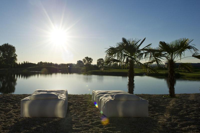 Diamond Country Club