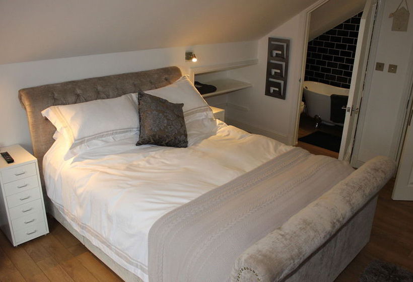 Fifty One And A Half Boutique B&b