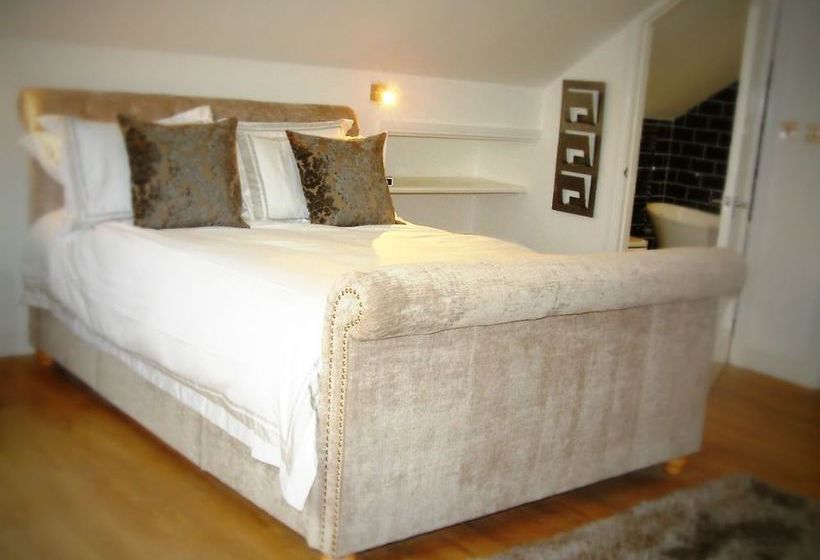 Fifty One And A Half Boutique B&b