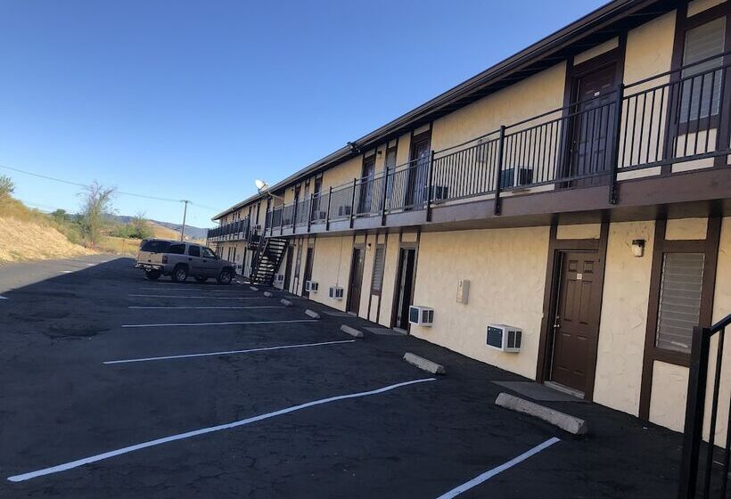 Golden Hills Motel