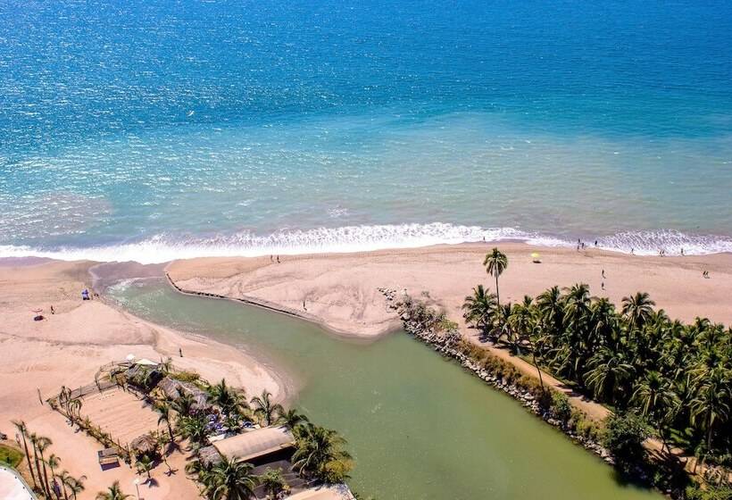 Grand Venetian Condominium