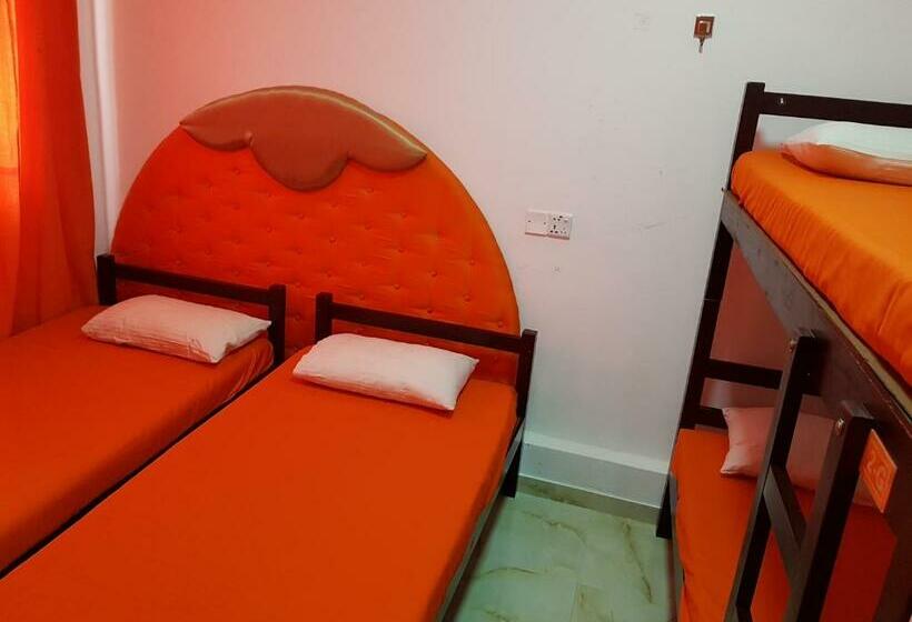 مسافرخانه Thambili Island @ Stubbs