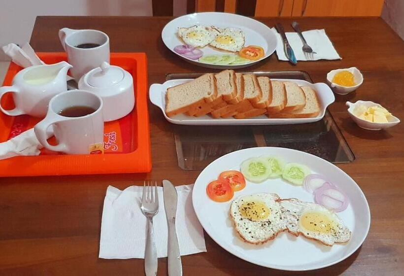 مسافرخانه Thambili Island @ Stubbs