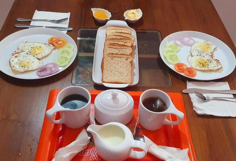 مسافرخانه Thambili Island @ Stubbs