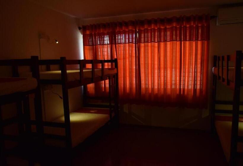 مسافرخانه Thambili Island @ Stubbs