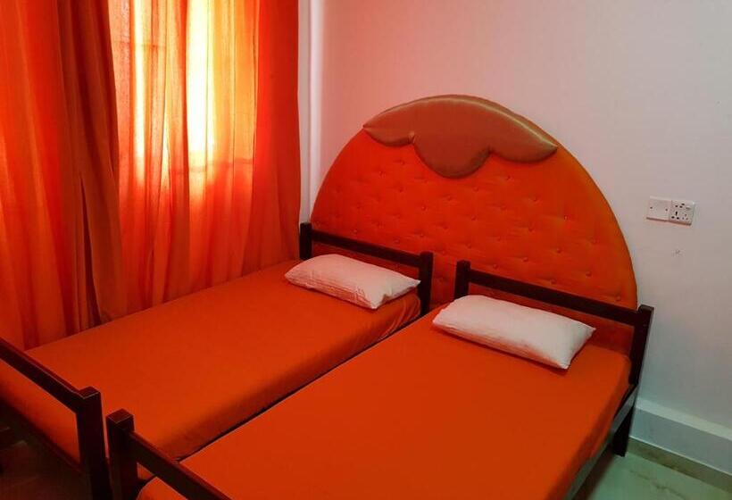 مسافرخانه Thambili Island @ Stubbs