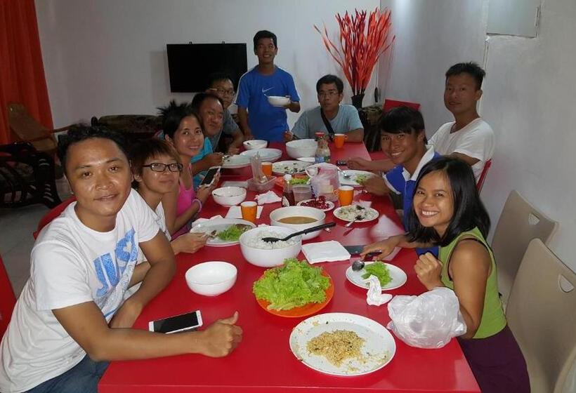 مسافرخانه Thambili Island @ Stubbs