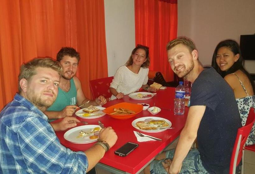 مسافرخانه Thambili Island @ Stubbs