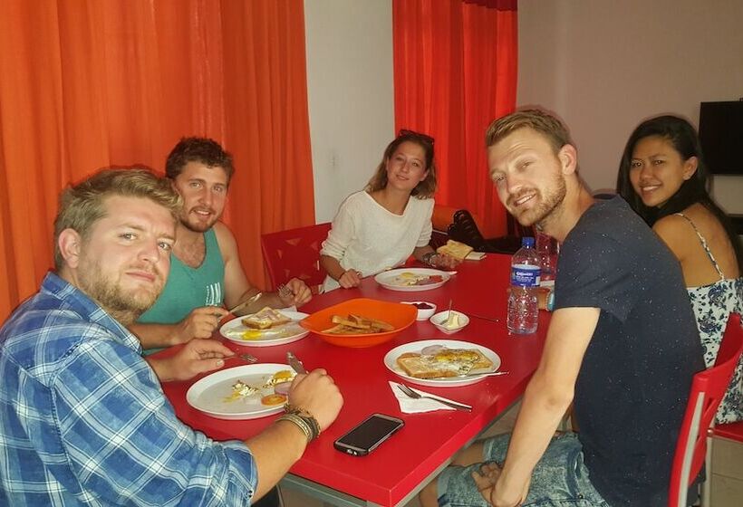 مسافرخانه Thambili Island @ Stubbs