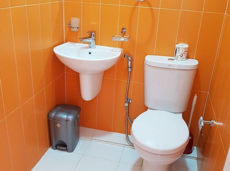 مسافرخانه Thambili Island @ Stubbs