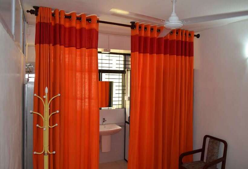 مسافرخانه Thambili Island @ Stubbs