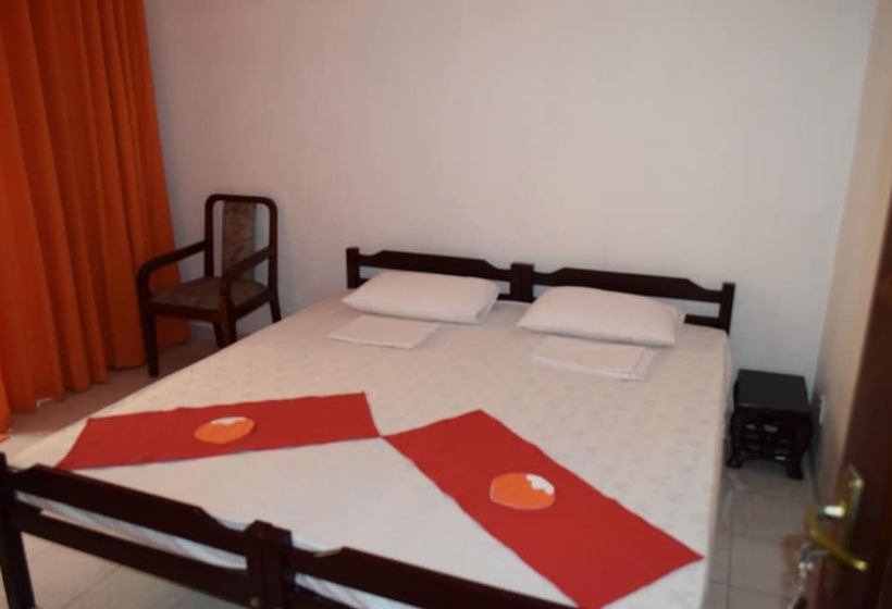 مسافرخانه Thambili Island @ Stubbs