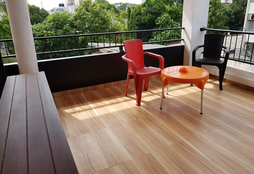 مسافرخانه Thambili Island @ Stubbs