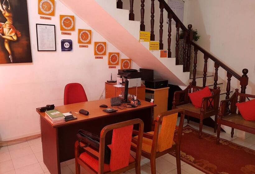 مسافرخانه Thambili Island @ Stubbs