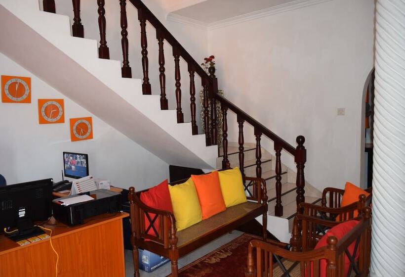 مسافرخانه Thambili Island @ Stubbs