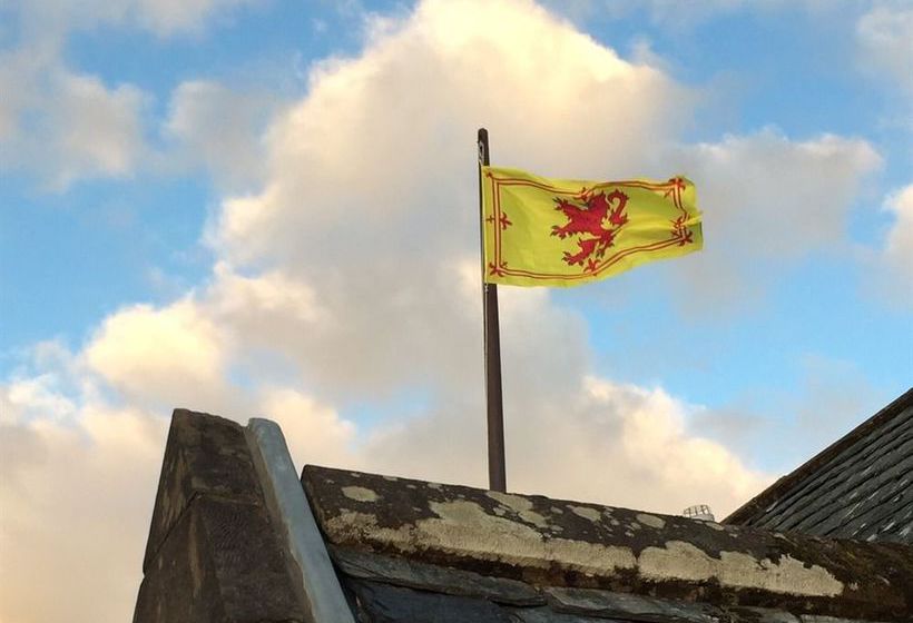 בית מלון כפרי Castle Levan B&b