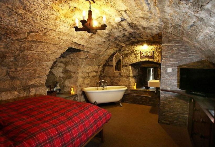 בית מלון כפרי Castle Levan B&b