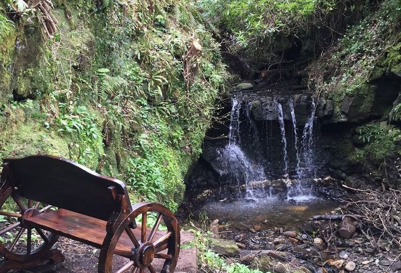 בית מלון כפרי Castle Levan B&b