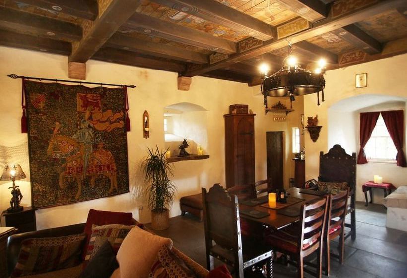 בית מלון כפרי Castle Levan B&b