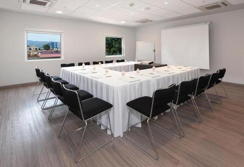 فندق City Express Junior By Marriott San Luis Potosi Carranza