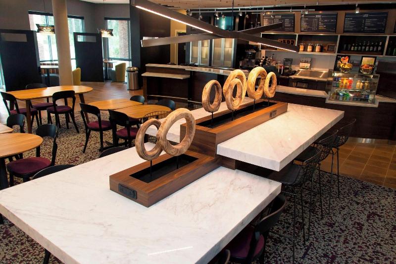 ホテル Courtyard By Marriott Houston City Place