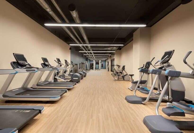 هتل Embassy Suites By Hilton Minneapolis Downtown