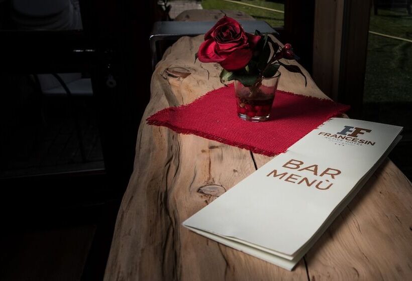 בית מלון כפרי Francesin Active