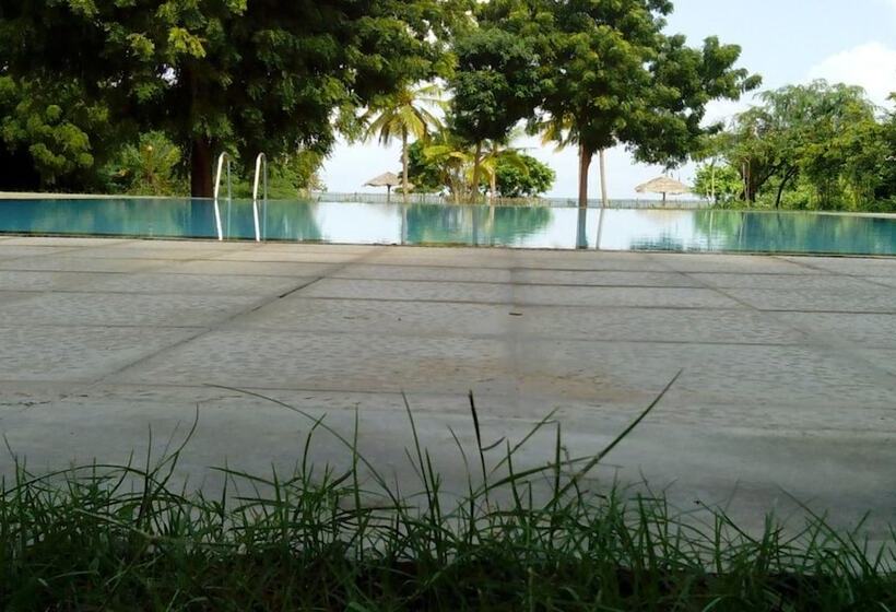 호텔 Giman Free Beach Resort