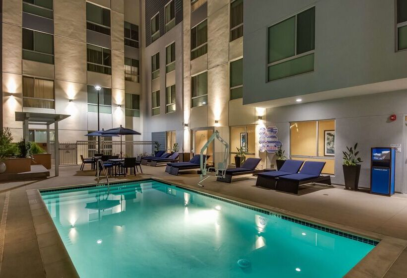 فندق Hampton Inn & Suites Los Angeles   Glendale