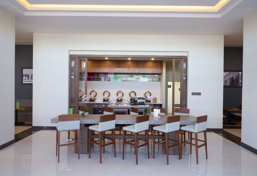 هتل Hampton Inn By Hilton Irapuato