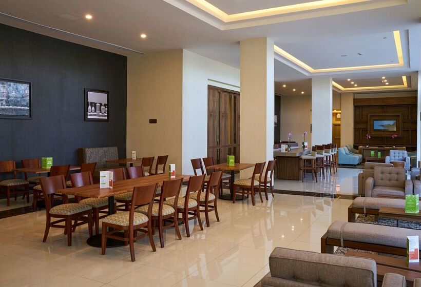 ホテル Hampton Inn By Hilton Irapuato