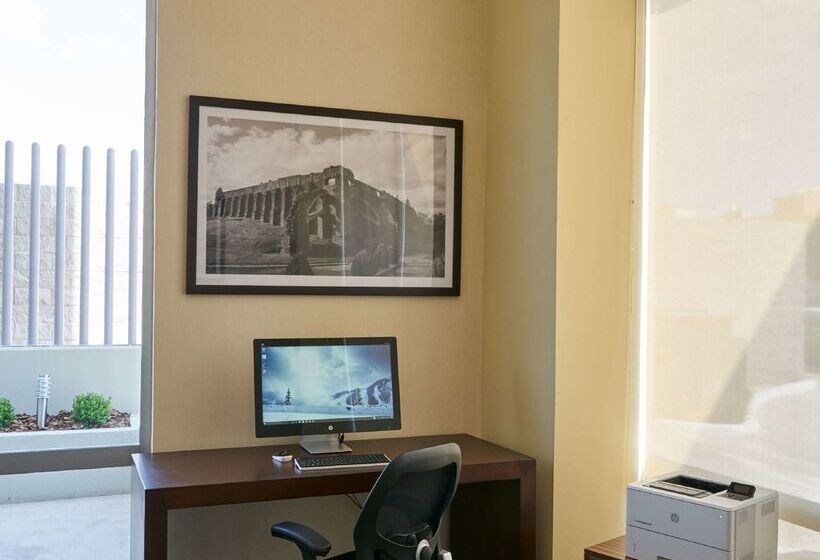 ホテル Hampton Inn By Hilton Irapuato