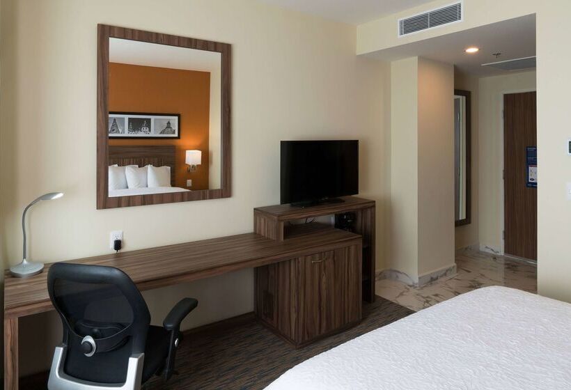 ホテル Hampton Inn By Hilton Irapuato