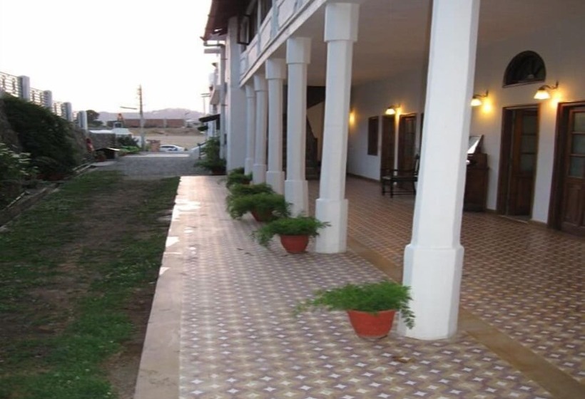 בית מלון כפרי Himalayan Club