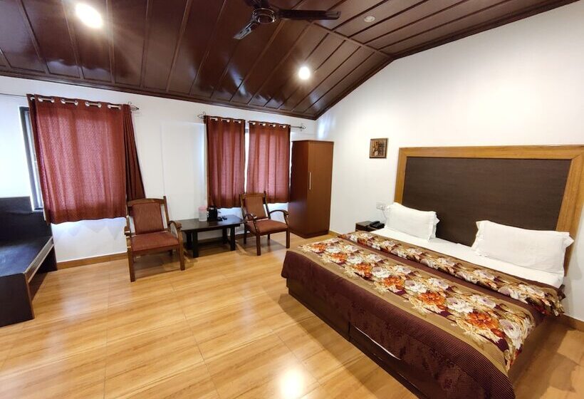 בית מלון כפרי Himalayan Club