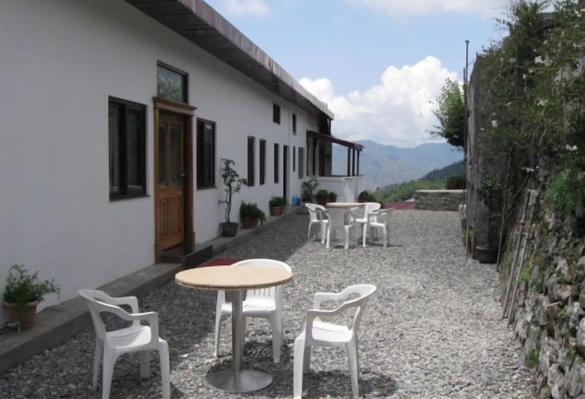 בית מלון כפרי Himalayan Club