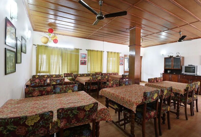 בית מלון כפרי Himalayan Club