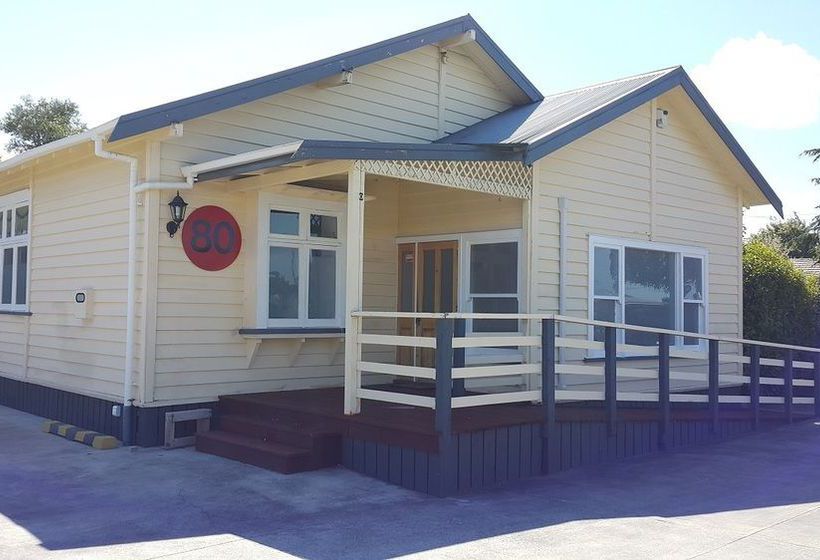 Отель Holiday Homes On Grey St