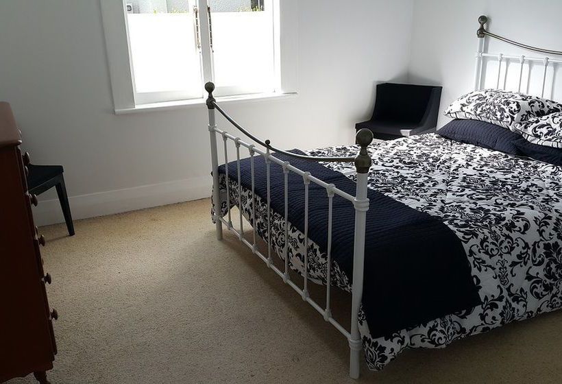 Отель Holiday Homes On Grey St