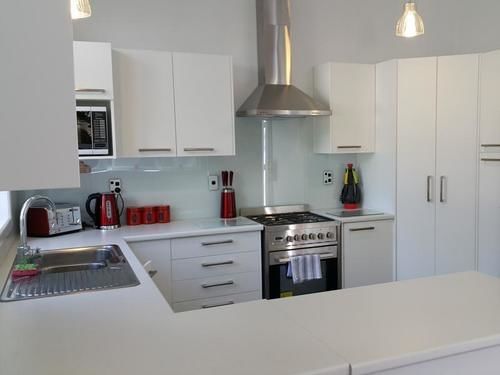 Отель Holiday Homes On Grey St