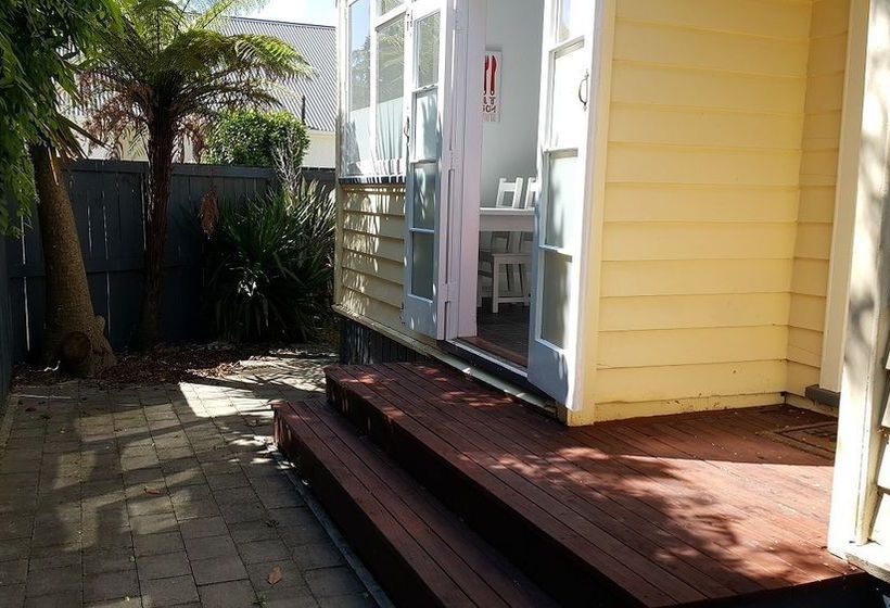 Отель Holiday Homes On Grey St