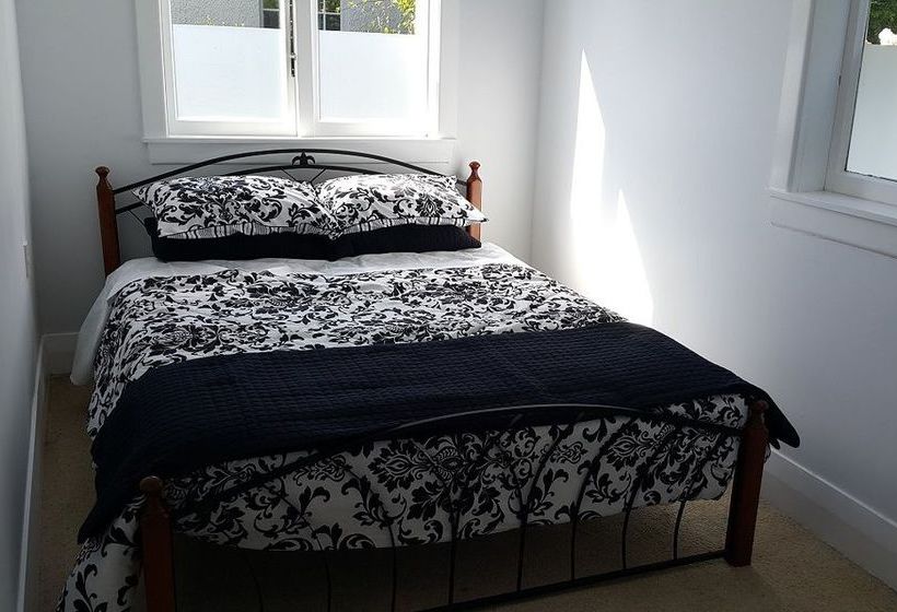 Отель Holiday Homes On Grey St