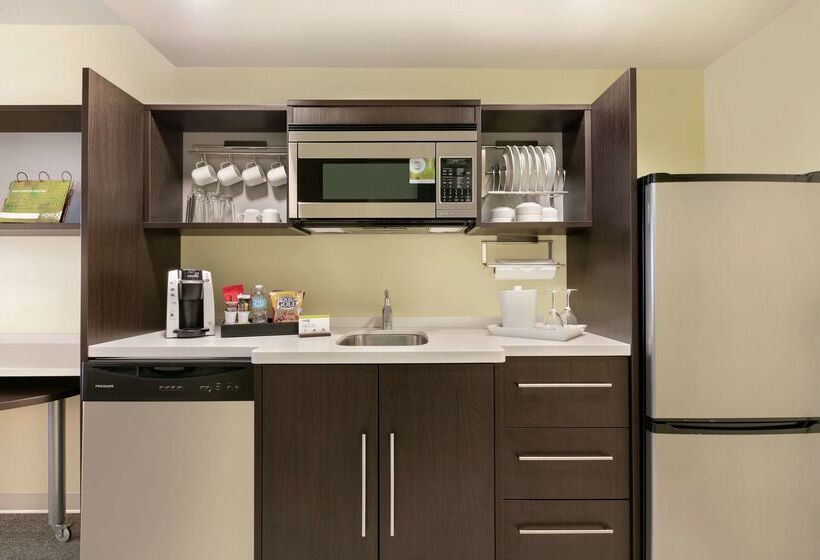 فندق Home2 Suites By Hilton Fort St. John