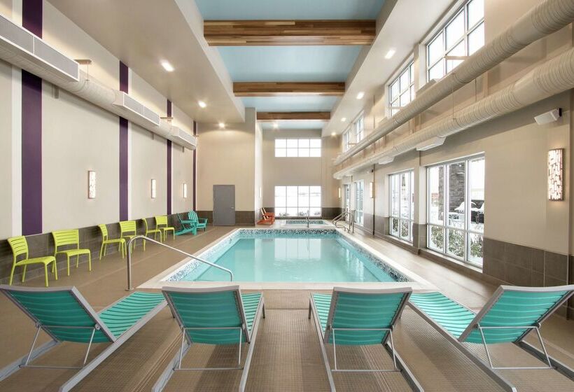 בית מלון כפרי Home2 Suites By Hilton Fort St. John