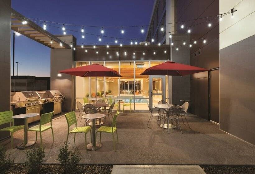 فندق Home2 Suites By Hilton Fort St. John