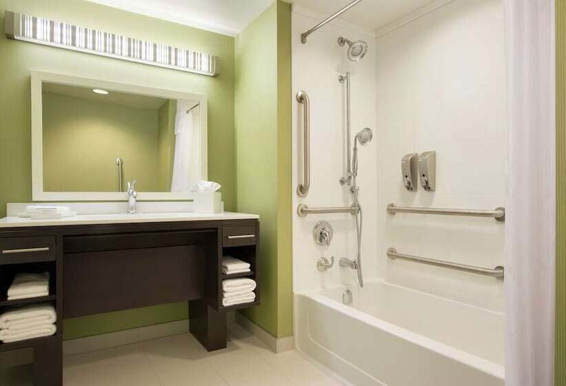 فندق Home2 Suites By Hilton Fort St. John
