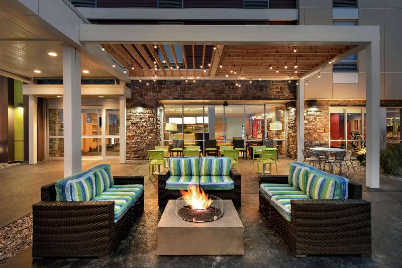 فندق Home2 Suites By Hilton Fort St. John